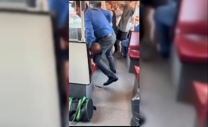 Gaziosmanpaşa'da tramvayda bıçaklı kavga! 1 kişi yaralandı