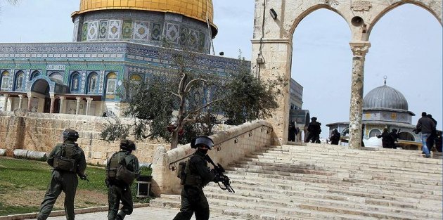 3 Filistinliyi öldüren İsrail polisi Mescid-i Aksa'yı kapattı