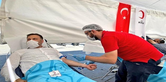 AK Parti Gaziosmnapaşa Teşkilatlarından Kızılay'a Kan Desteği