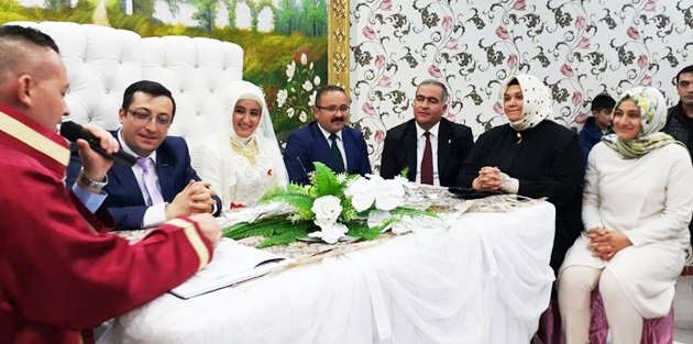Ak parti G.O.Paşa Yönetim Kurulu Üyesi Sariye Uluğ'nun mutlu günü