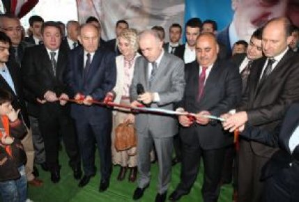 AK Parti İl Başkanı Aziz Babuşcu, Ümraniye’de SKM açtı.