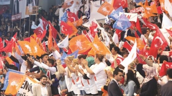 AK Parti'de teşkilatların yüzde 50'si değişecek