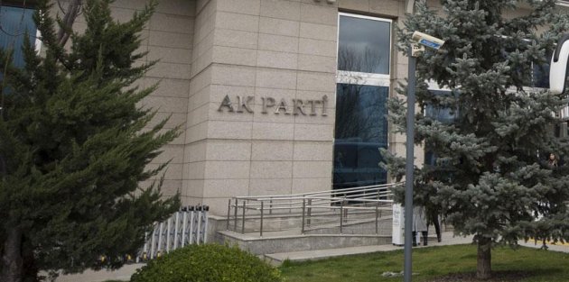 AK Parti'ye milletvekili aday adaylığı için 3 bin 500 başvuru yapıldı