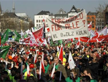 Almanya'da işçilerden grevli uyarı!