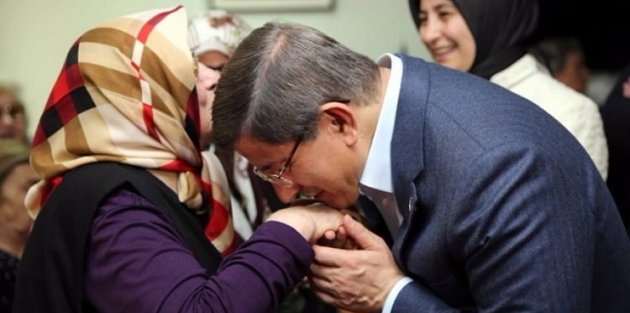 Başbakan Davutoğlu'dan anlamlı ziyaret
