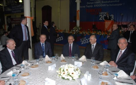 Başbakan Feshane'de düzenlenen programda Kastamonulular ile buluştu.