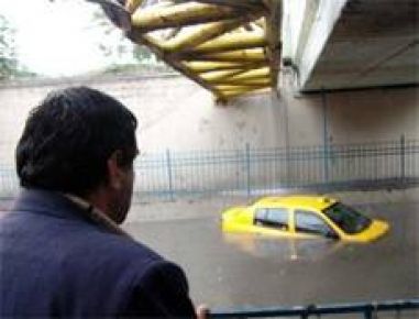 Bayrampaşa'da Sağanak Yağışta Alt Geçitleri Su Bastı