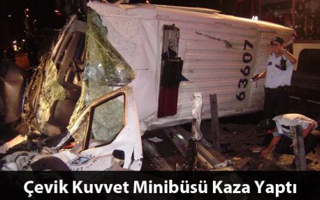 Çevik Kuvvet Minibüsü Kaza Yaptı 