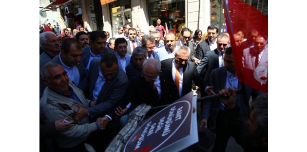 CHP'li Belediyenin İşten Attığı İşçiler Yolunu Kesti! Kılıçdaroğlu'na Protesto Şoku