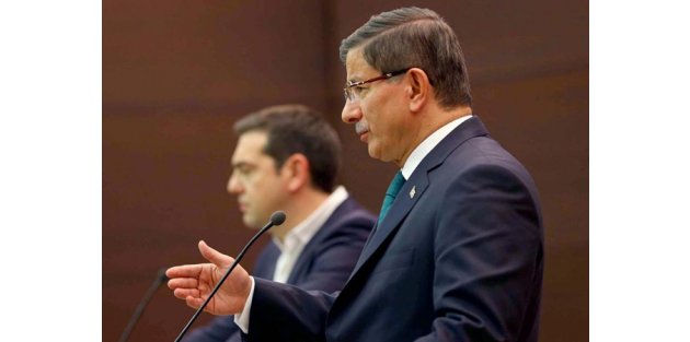 Çipras Twitter'da ihlalleri eleştirdi, Davutoğlu cevap verdi