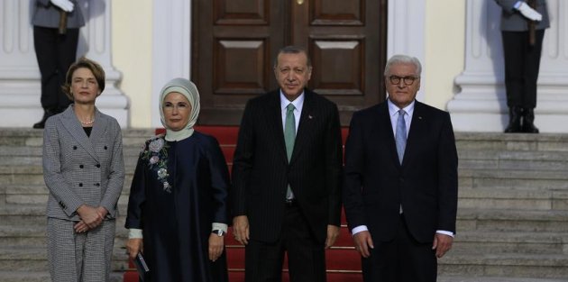 Cumhurbaşkanı Erdoğan Almanya'da resmi törenle karşılandı