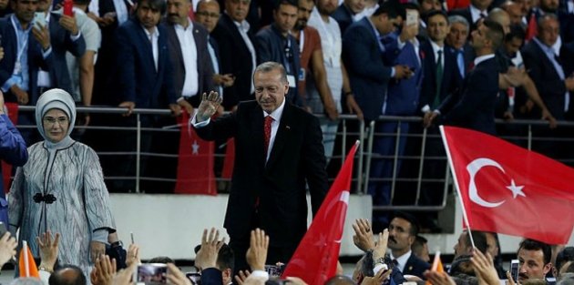 Cumhurbaşkanı Erdoğan'dan kamu görevlilerine emeklilik müjdesi.