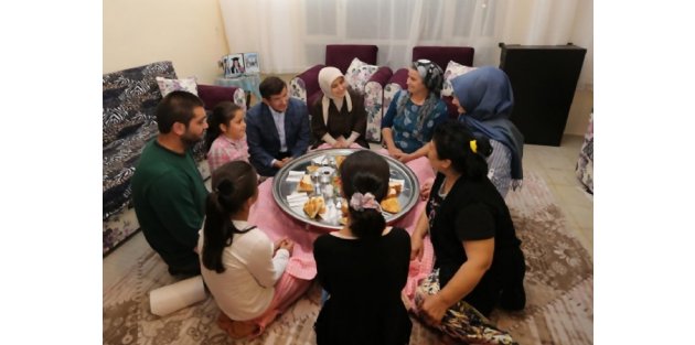 Davutoğlu ailesinden iftar sürprizi