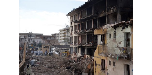 Diyarbakır'da bombalı saldırı ölü ve yaralılar var