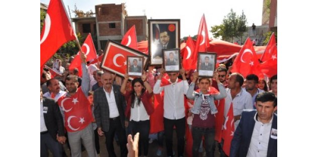 Diyarbakır'da 'Teröre Lanet' yürüyüşü düzenlendi