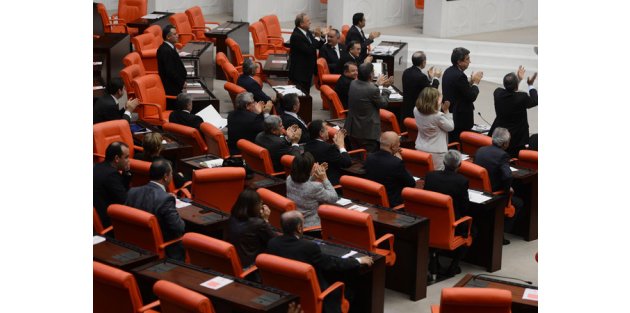 Dokunulmazlık oylamasında 'laiklik' gerginliği: CHP'liler Meclis'i terk etti