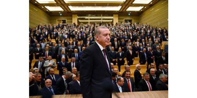 Erdoğan Beştepe'de muhtarların sigaralarını topladı