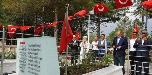 Erdoğan, Halisdemir'in kabrini ziyaret etti