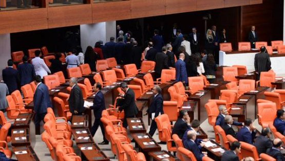 Erdoğan konuşurken HDP'liler salonu terk etti