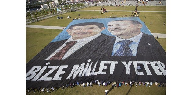 Erdoğan ve Davutoğlu dünyanın en büyük posterinde