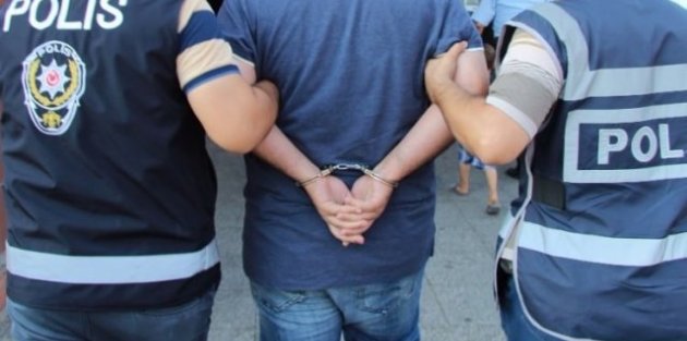 Eski Galatasaraylı futbolcu FETÖ'den tutuklandı