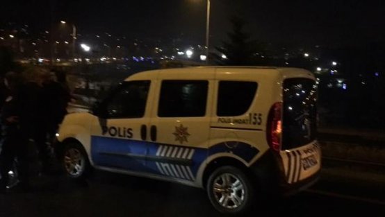 Eyüp'te polis aracına silahlı saldırı