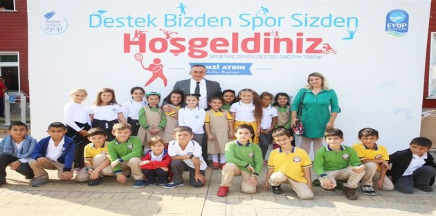 Eyüp'teki Okullara Sportif Malzeme Desteği