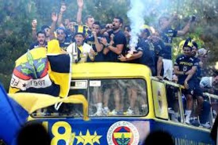 Fenerbahçe kutlamalara başladı