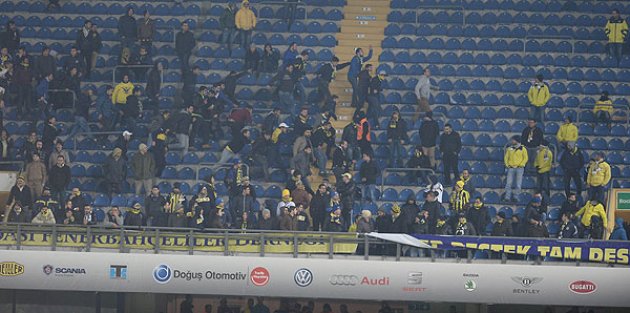 Fenerbahçe tribünleri karıştı!