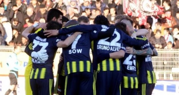 Fenerbahçe'de 2 oyuncuyla yollar ayrılıyor