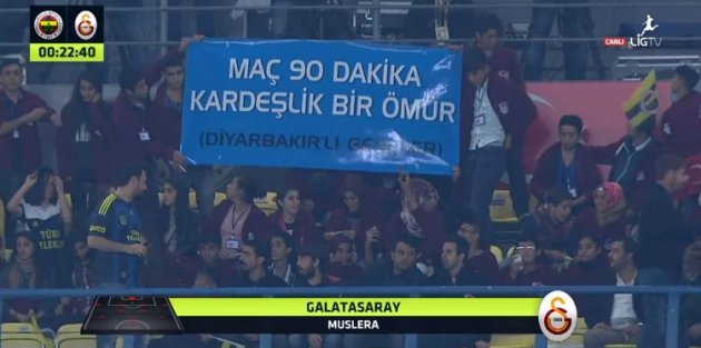 Fenerbahçeli taraftarlardan anlamlı pankart