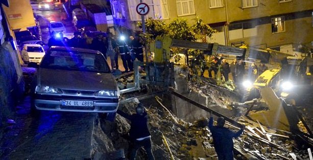 Fırtına İstanbul'da tarfik kazalarına neden oldu