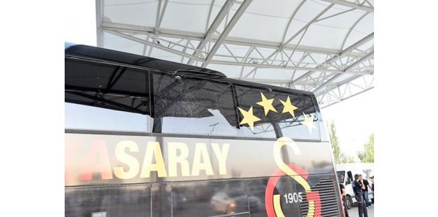 Galatasaray otobüsüne saldırıldı!