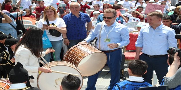Gaziosmanpaşa’da Bin 200 Çevre Elçisi Öğrenci Dünya Çevre Günü`nü Kutladı