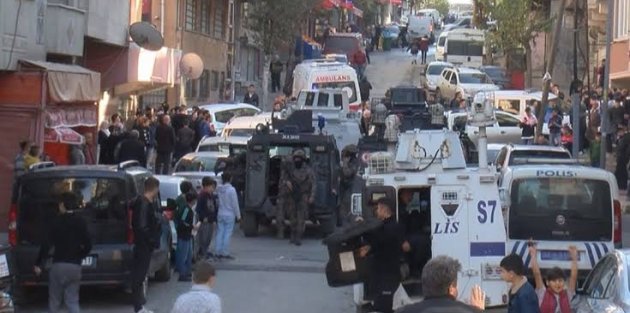 Gaziosmanpaşa'da hareketlilik: Cezaevi firarisi polis baskınında annesini yaraladı