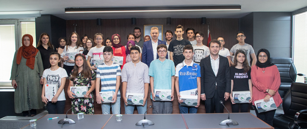 Gaziosmanpaşa'da LGS’de Başarı Sağlayan Öğrencilere Ödül