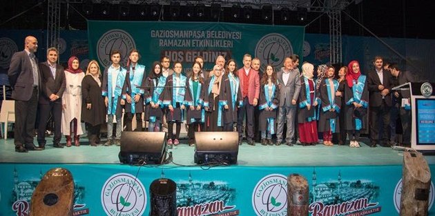 Gaziosmanpaşa'da Mezuniyet Sevinci Yaşayan 3 Bin 500 Liseli Birlikte İftar Yaptı