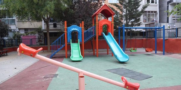 Gaziosmanpaşa’da Parklar Baştan Aşağı Yenileniyor