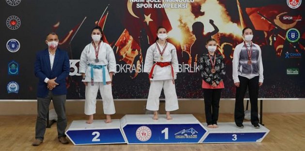 Gaziosmanpaşalı Sporcular Türkiye Kata Şampiyonası’ndan 3 Madalya İle Döndü