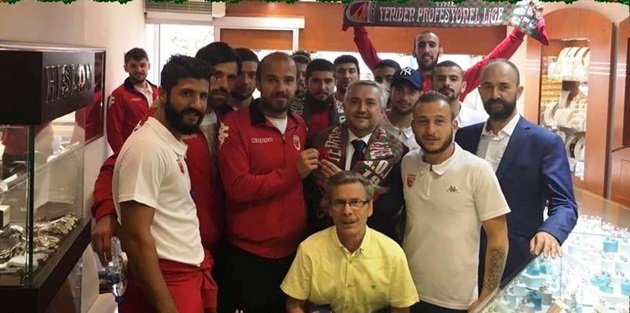 Gaziosmanpaşaspor'da Haftanın Futbolcusu Seçilen Emin Ödülünü Haşhaşlar Kuyumculuktan Aldı!