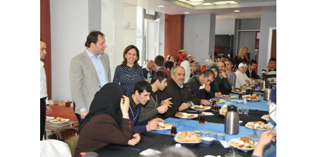 Gaziosmanpaş'da  Engelli kursiyerler ve aileleriyle kahvaltı programı