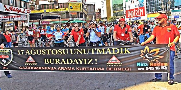 (GOPAK) Marmara Depremi'nin Yıldönümünde Bisikletle Gölcük'e Gittiler