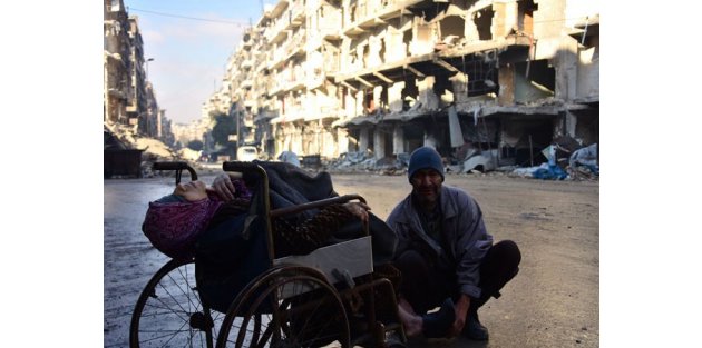 Halep'te sokak sokak çocuklarını ararken son nefesini verdi!