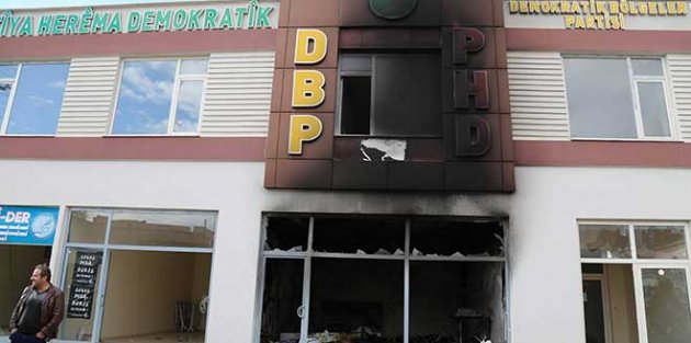 Halk, DBP Çınar ilçe binası yakıldı
