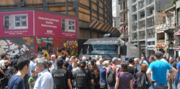 HDP İstiklal'de olay çıkarttı, polis müdahale etti