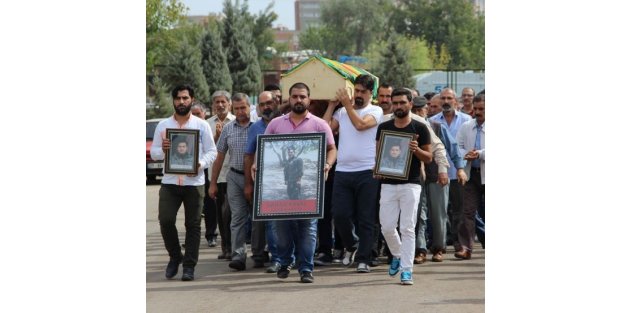 HDP’li vekiller terörist cenazesine katıldı