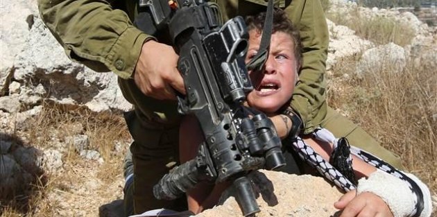 İsrail askerlerinden Filistinli çocuk ve kadınlara işkence!