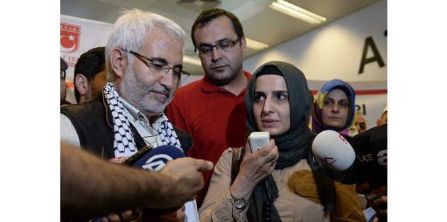 İsrail'de gözaltına alınan Türk gazeteciler İstanbul'a geldi