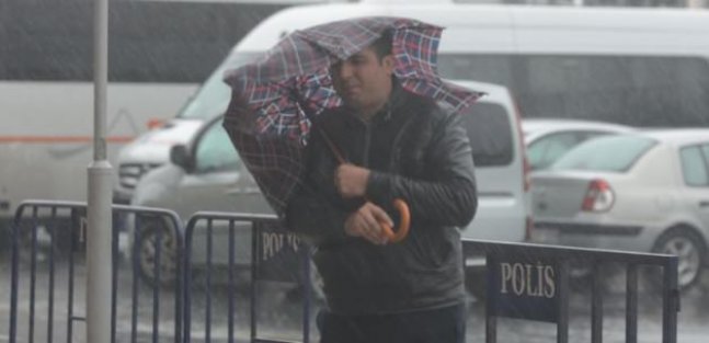 İstanbul'a 100 kilometrelik fırtına uyarısı