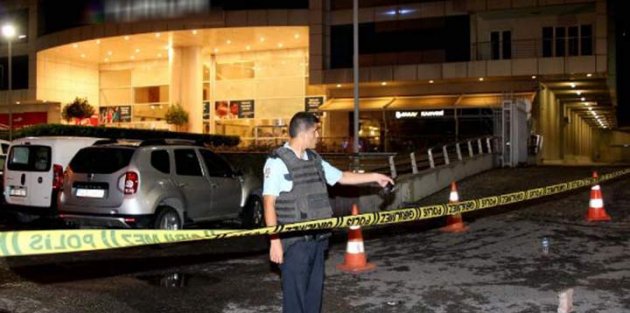 İstanbul'da bir alışveriş merkezi silahla tarandı
